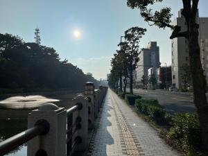 お堀端の歩道