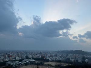 雲が多く日の入りは見られず