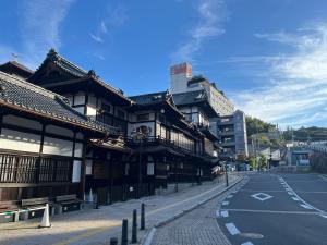 道後温泉本館横